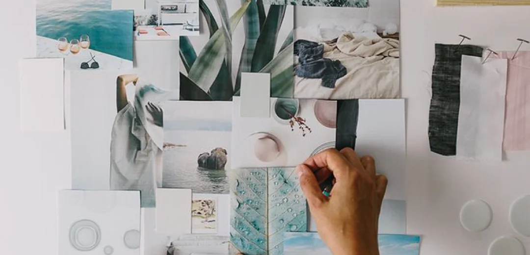 Moodboard con telas, fotos e insumos para una colección de moda