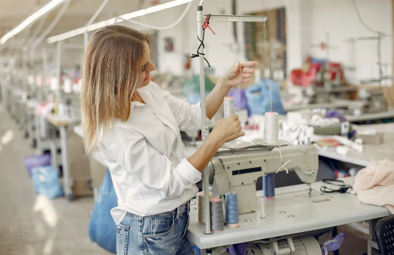 Graphic representation of a woman in a clothing factory 