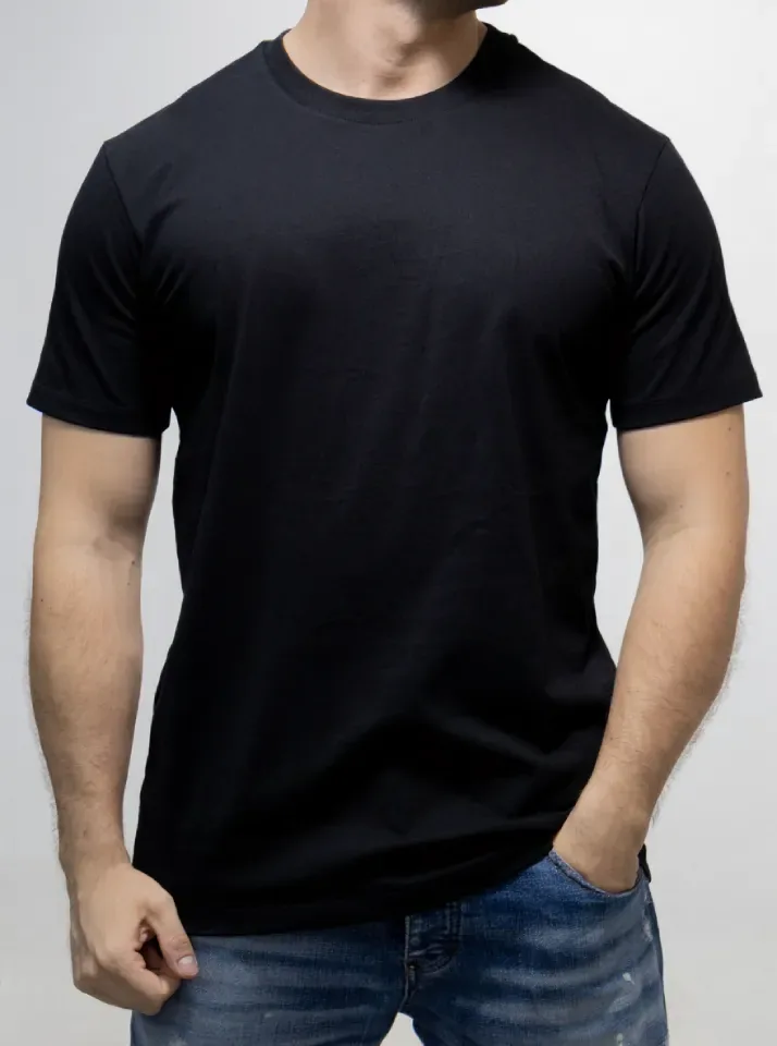 Camiseta negra de fit regular fabricada por GAT: la tela de 180 GSM cae pegada al cuerpo y marca la silueta