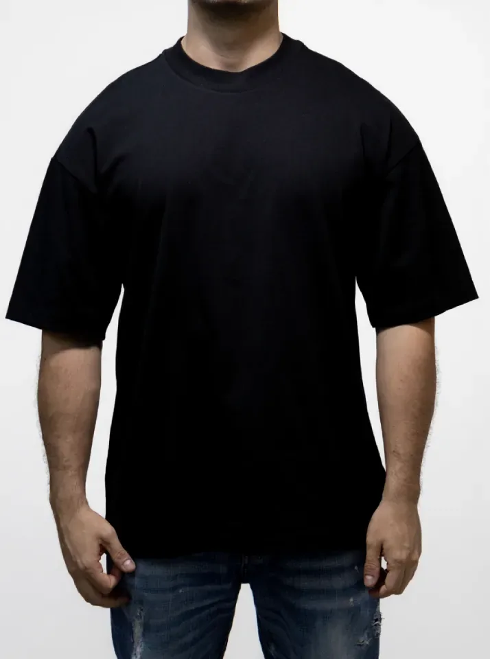 Camiseta negra oversized fabricada por GAT: la tela de 300 GSM tiene cuerpo, hombro caído y mantiene su forma